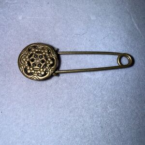Vintage Gold-Tone Decorative Brooch